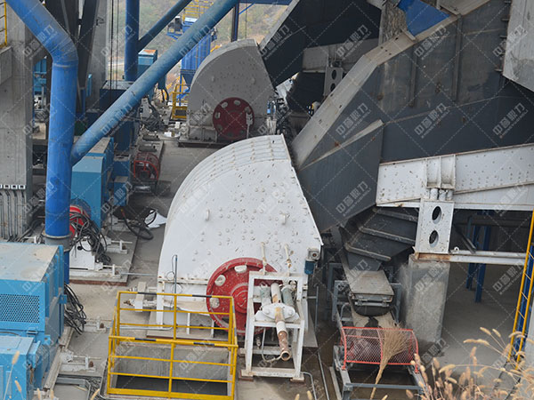 ��(x��)������C(j��)�N��